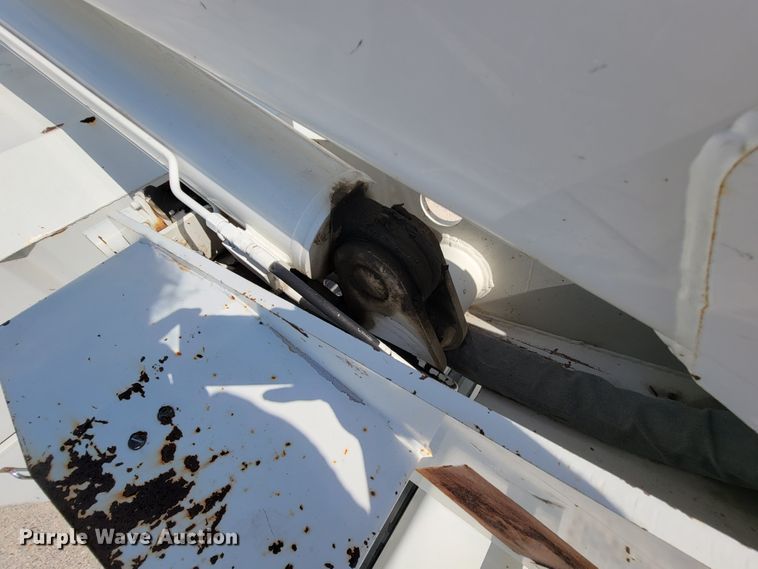 image for item KD9581 2002 Chevrolet C7500  forestry bucket truck