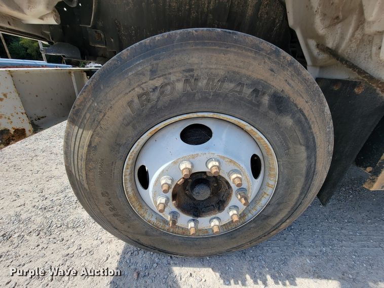 image for item KD9581 2002 Chevrolet C7500  forestry bucket truck