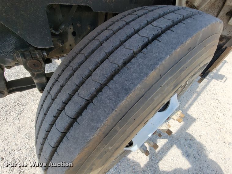 image for item KD9581 2002 Chevrolet C7500  forestry bucket truck