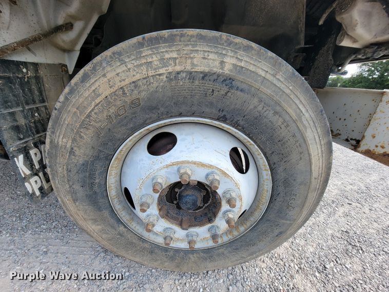 image for item KD9581 2002 Chevrolet C7500  forestry bucket truck