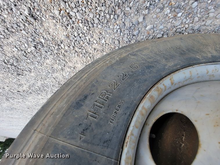 image for item KD9581 2002 Chevrolet C7500  forestry bucket truck