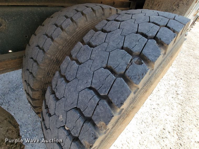 image for item KD9581 2002 Chevrolet C7500  forestry bucket truck