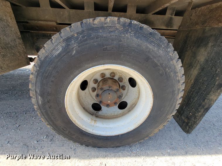 image for item KD9581 2002 Chevrolet C7500  forestry bucket truck