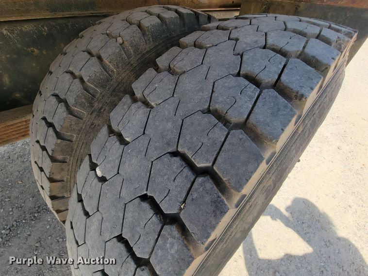 image for item KD9581 2002 Chevrolet C7500  forestry bucket truck