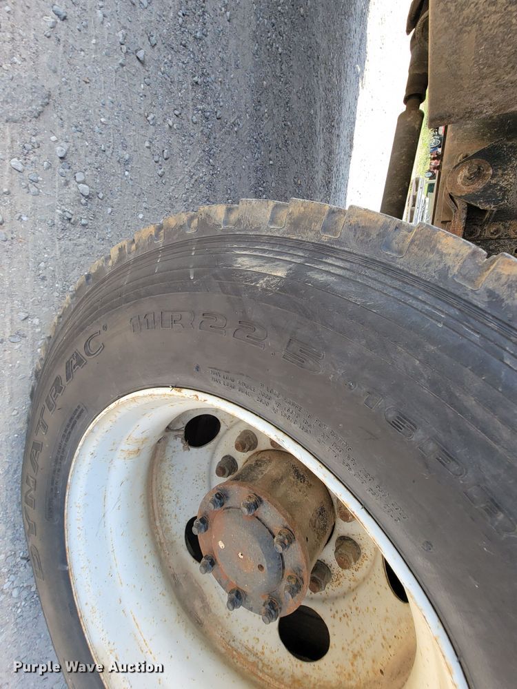 image for item KD9581 2002 Chevrolet C7500  forestry bucket truck