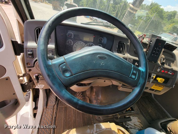 image for item KD9582 2005 Sterling L7500  sewer jetter truck