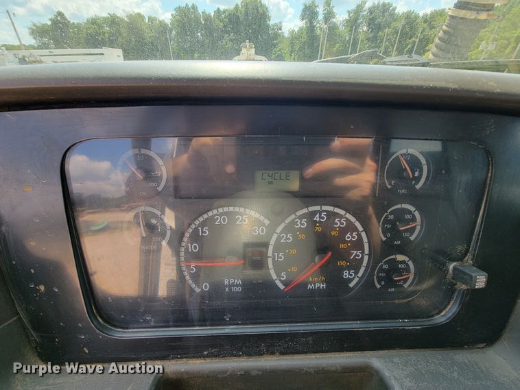 image for item KD9582 2005 Sterling L7500  sewer jetter truck