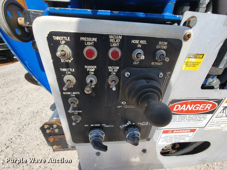 image for item KD9582 2005 Sterling L7500  sewer jetter truck