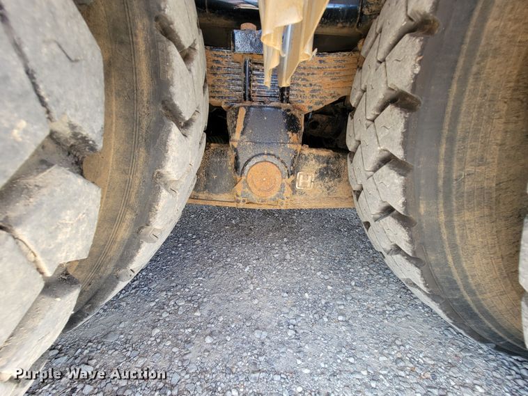 image for item KD9582 2005 Sterling L7500  sewer jetter truck