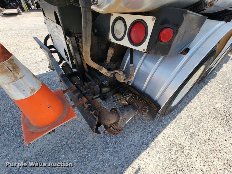 image for item KD9582 2005 Sterling L7500  sewer jetter truck