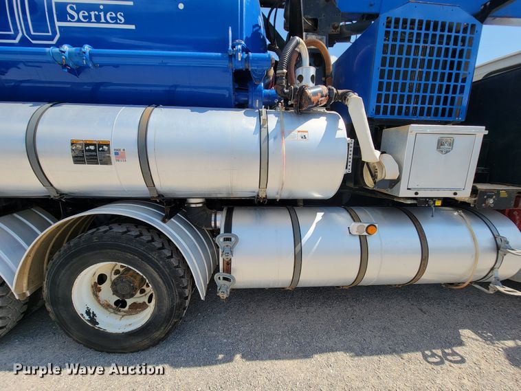 image for item KD9582 2005 Sterling L7500  sewer jetter truck