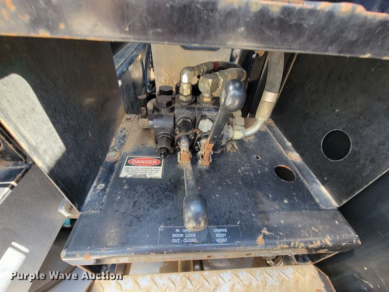 image for item KD9582 2005 Sterling L7500  sewer jetter truck