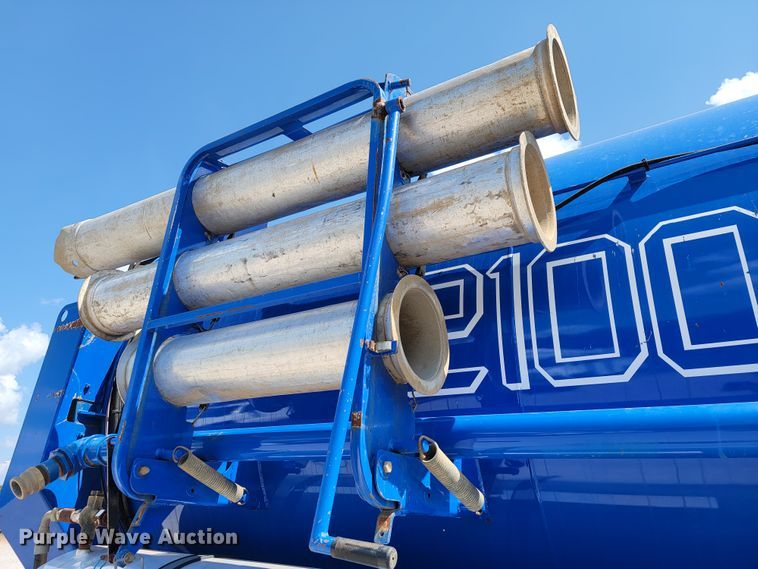 image for item KD9582 2005 Sterling L7500  sewer jetter truck