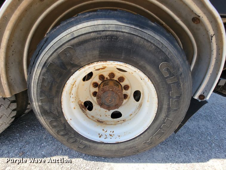 image for item KD9582 2005 Sterling L7500  sewer jetter truck