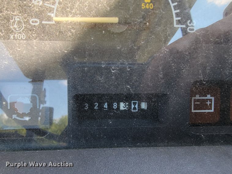 image for item KD9583 1995 John Deere 5200  tractor