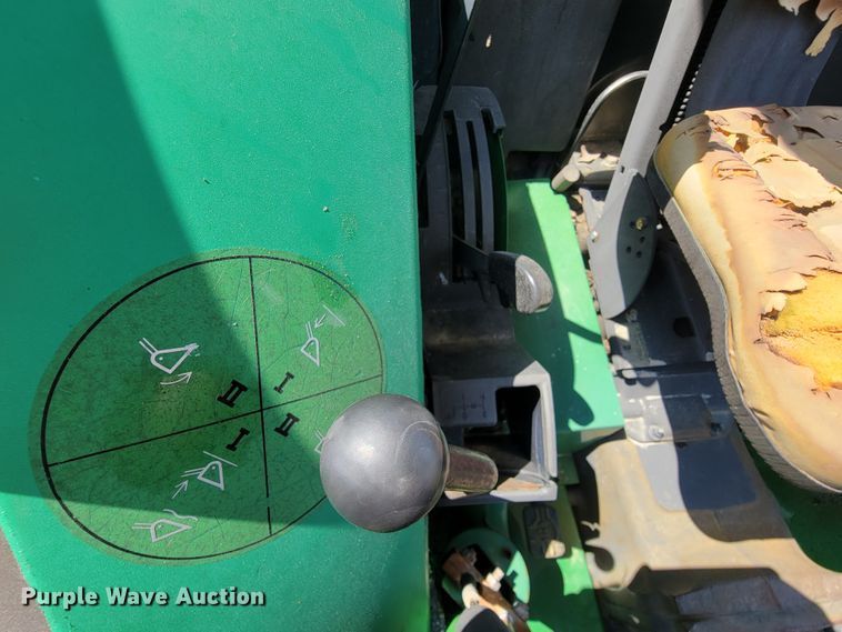 image for item KD9583 1995 John Deere 5200  tractor