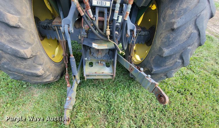 image for item KD9583 1995 John Deere 5200  tractor