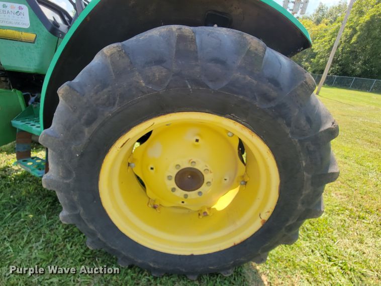 image for item KD9583 1995 John Deere 5200  tractor