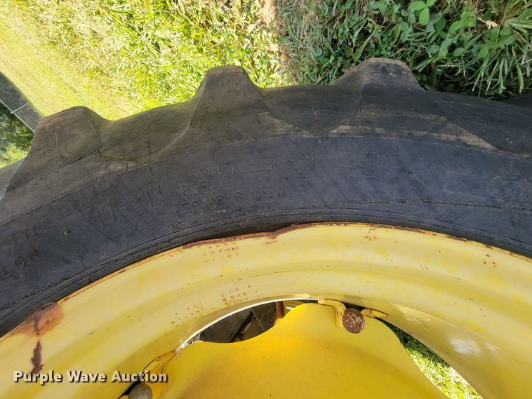 image for item KD9583 1995 John Deere 5200  tractor