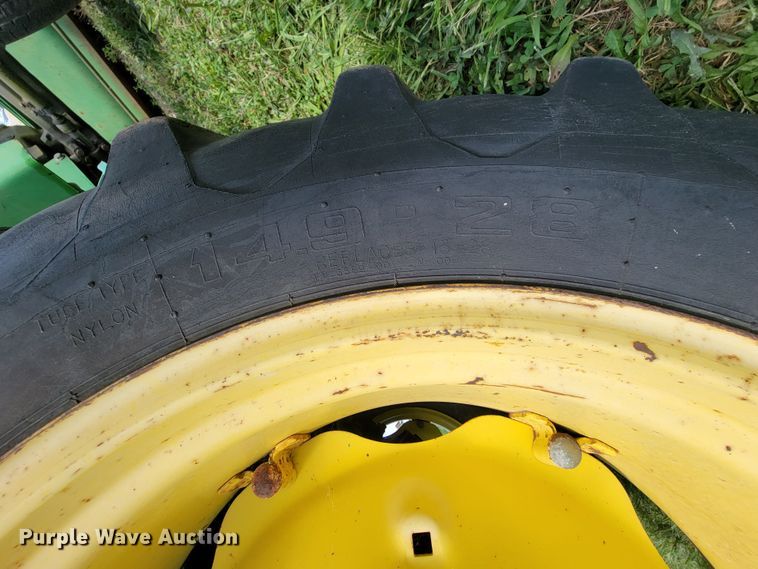 image for item KD9583 1995 John Deere 5200  tractor