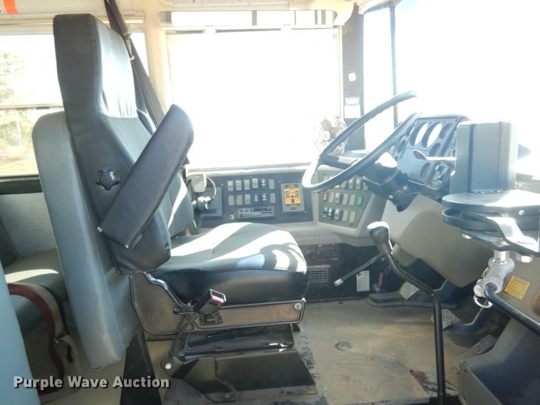 image for item KI9531 2003 Freightliner FS65 Thomas Built  school bus