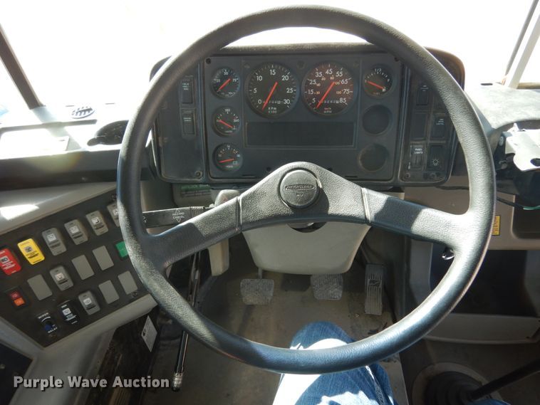 image for item KI9531 2003 Freightliner FS65 Thomas Built  school bus