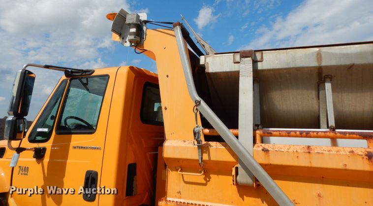 image for item KI9540 2006 International WorkStar 7400  dump truck