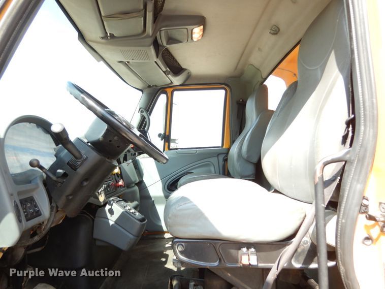 image for item KI9540 2006 International WorkStar 7400  dump truck