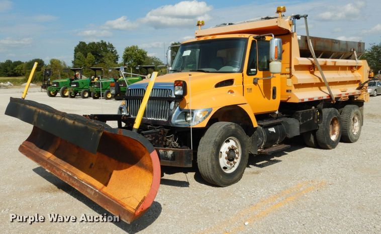 image for item KI9544 2004 International WorkStar 7500  dump truck