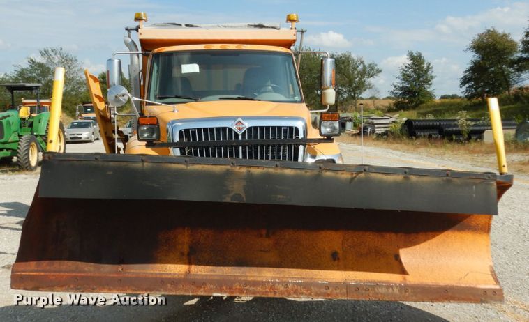 image for item KI9544 2004 International WorkStar 7500  dump truck