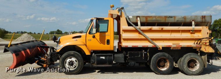 image for item KI9544 2004 International WorkStar 7500  dump truck