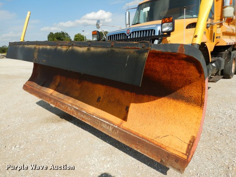 image for item KI9544 2004 International WorkStar 7500  dump truck