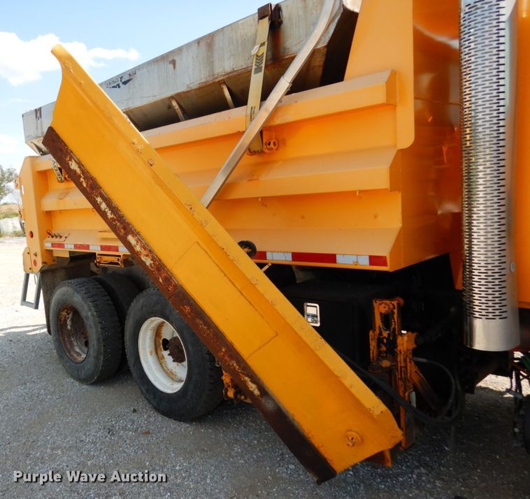 image for item KI9544 2004 International WorkStar 7500  dump truck