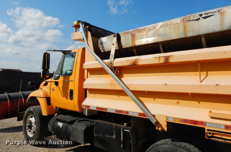 image for item KI9544 2004 International WorkStar 7500  dump truck