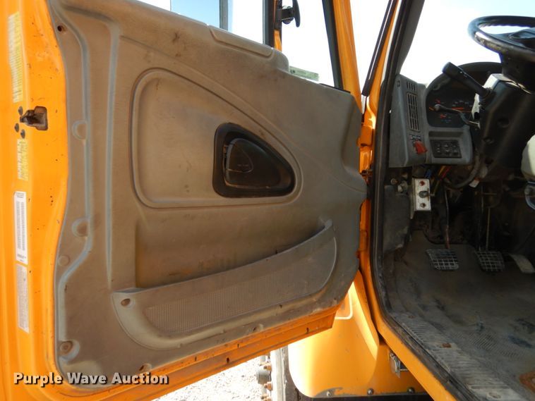 image for item KI9544 2004 International WorkStar 7500  dump truck