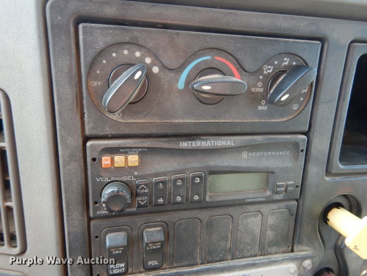 image for item KI9544 2004 International WorkStar 7500  dump truck