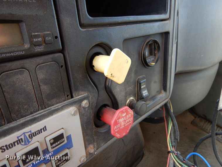 image for item KI9544 2004 International WorkStar 7500  dump truck