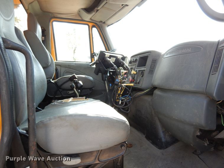 image for item KI9544 2004 International WorkStar 7500  dump truck