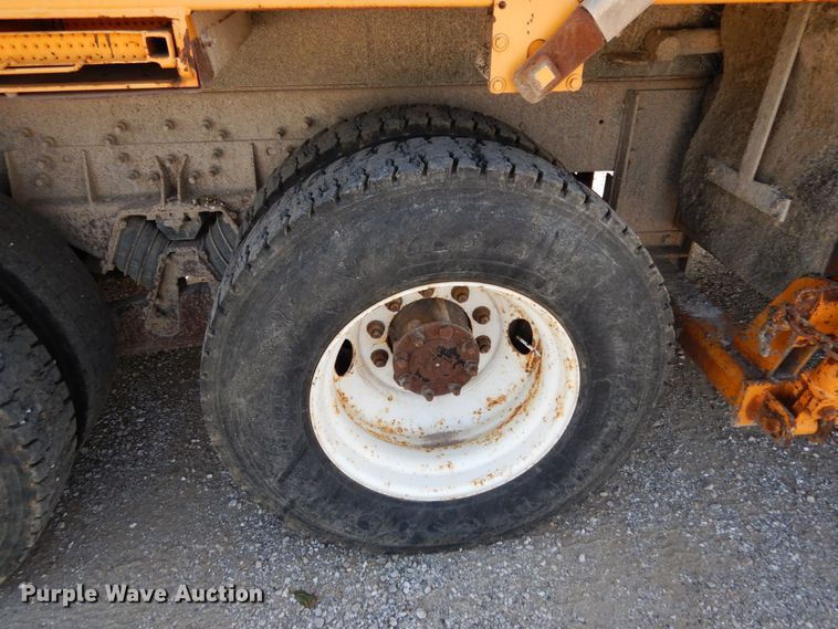 image for item KI9544 2004 International WorkStar 7500  dump truck