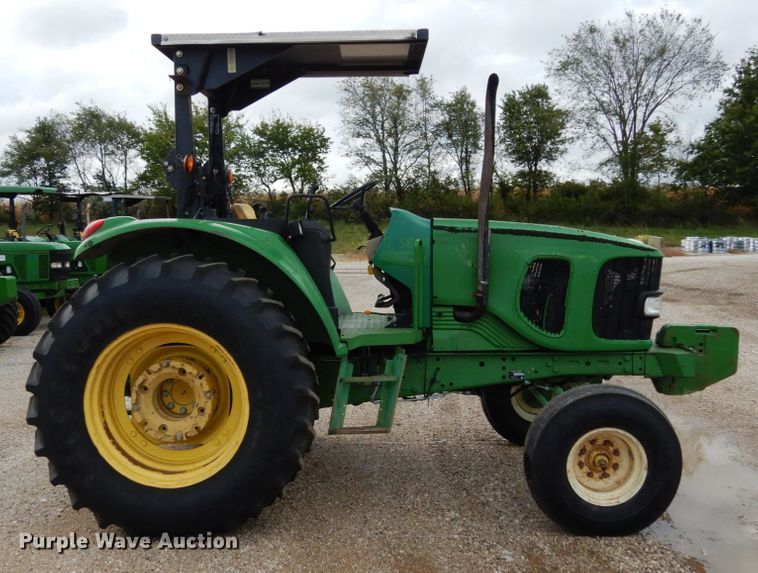 image for item KI9546 2002 John Deere 6420  tractor