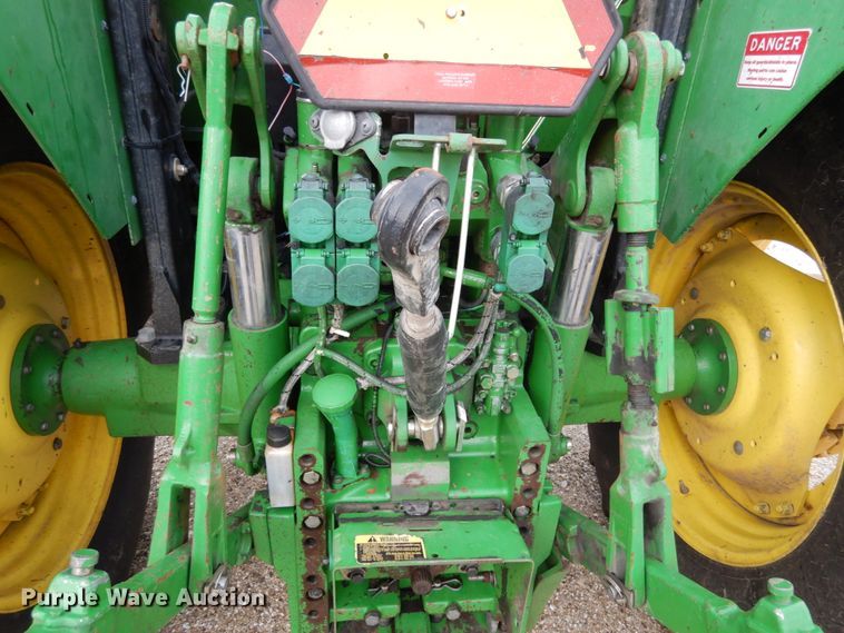 image for item KI9546 2002 John Deere 6420  tractor