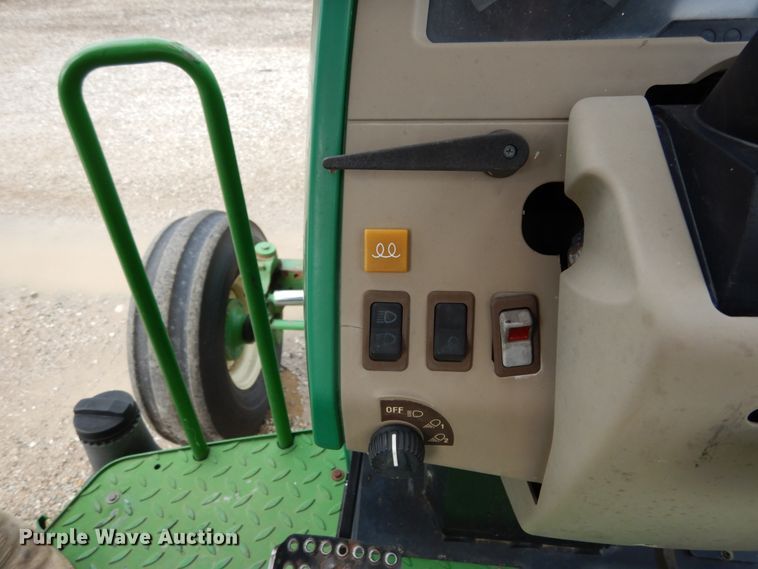 image for item KI9546 2002 John Deere 6420  tractor