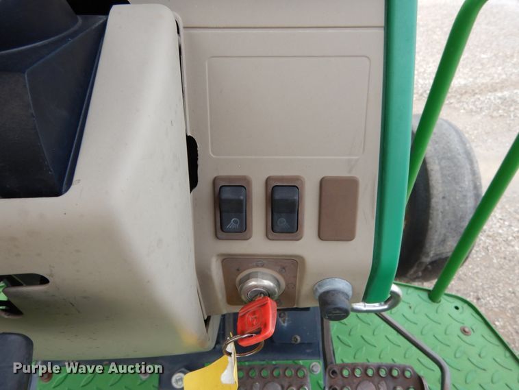 image for item KI9546 2002 John Deere 6420  tractor