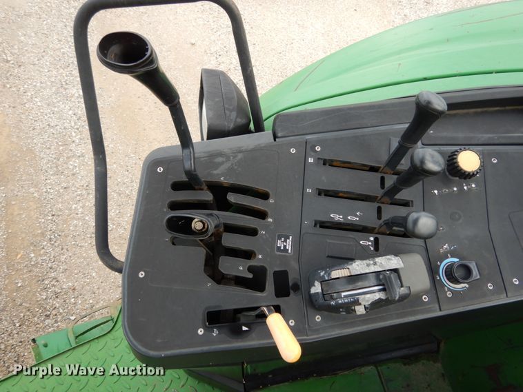 image for item KI9546 2002 John Deere 6420  tractor