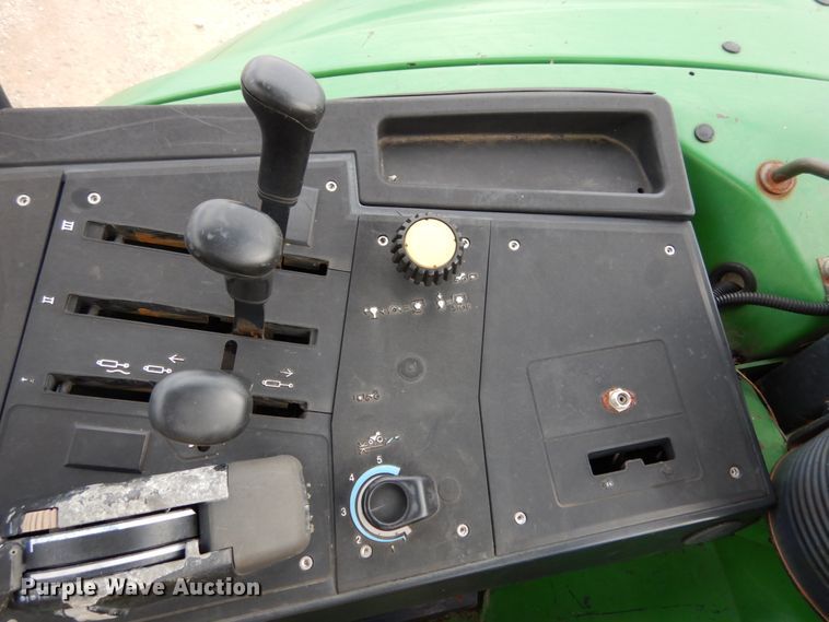 image for item KI9546 2002 John Deere 6420  tractor