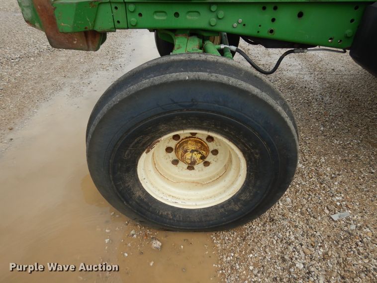 image for item KI9546 2002 John Deere 6420  tractor