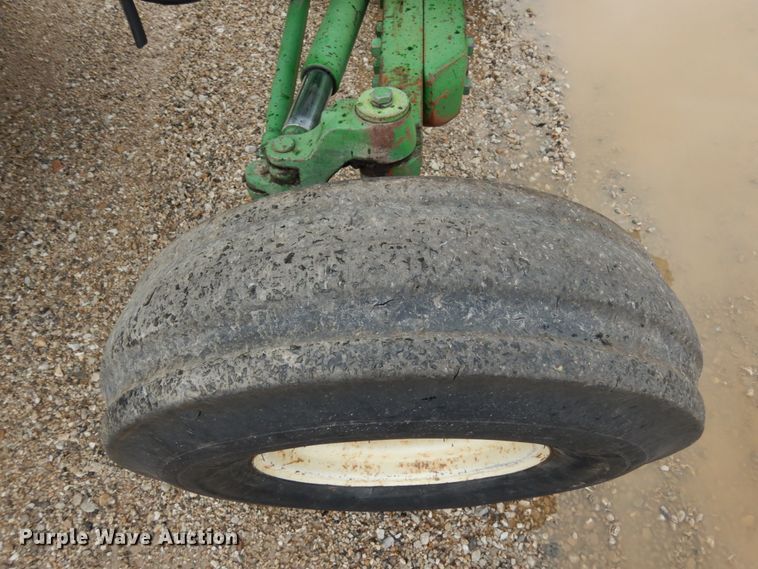 image for item KI9546 2002 John Deere 6420  tractor