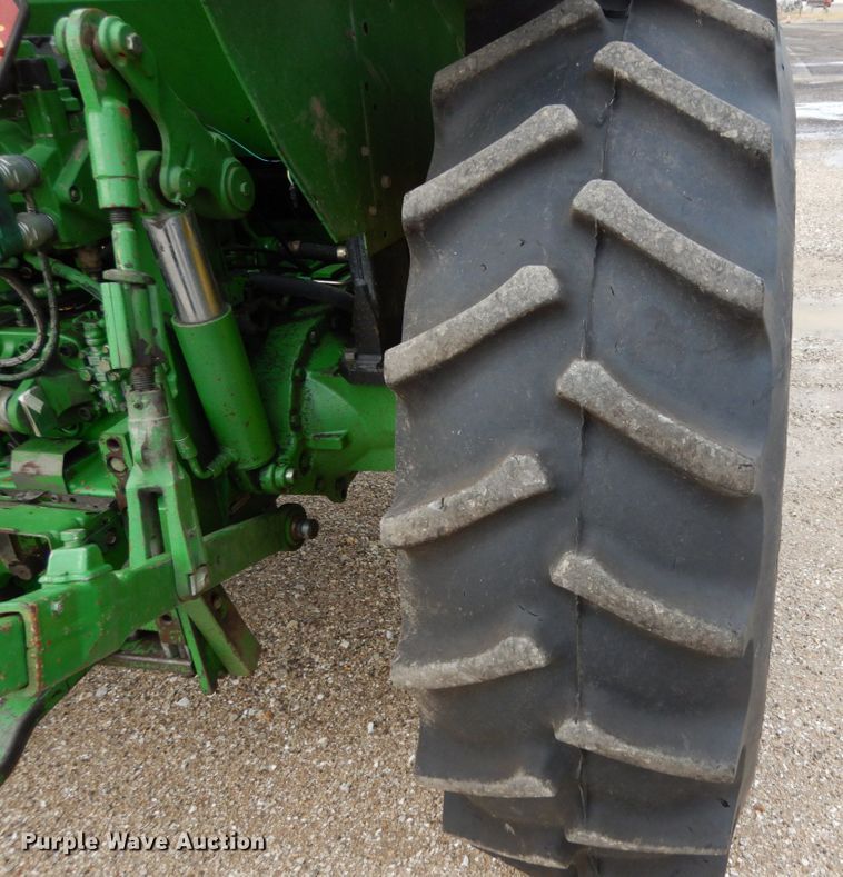 image for item KI9546 2002 John Deere 6420  tractor