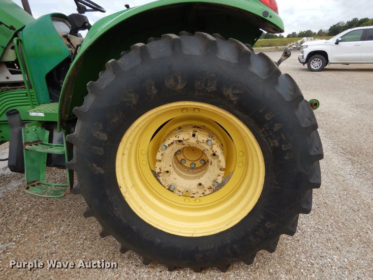 image for item KI9546 2002 John Deere 6420  tractor