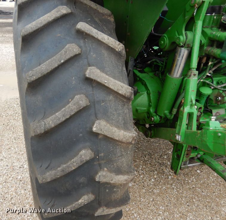 image for item KI9546 2002 John Deere 6420  tractor